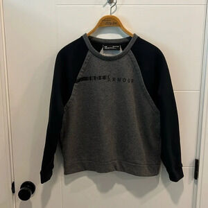 Under armour loose fit long sleeve  hoodie short style size small